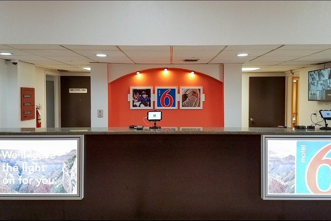 Henderson酒店住宿-Motel 6 Henderson TX