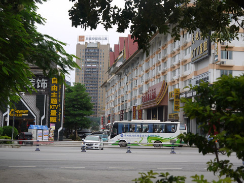 欧诗曼·星光水岸轻奢度假酒店（西双版纳景洪泼水广场店）主图
