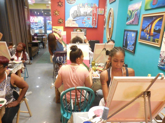 Bottle & Bottega by Painting with a Twist-芝加哥必去景点