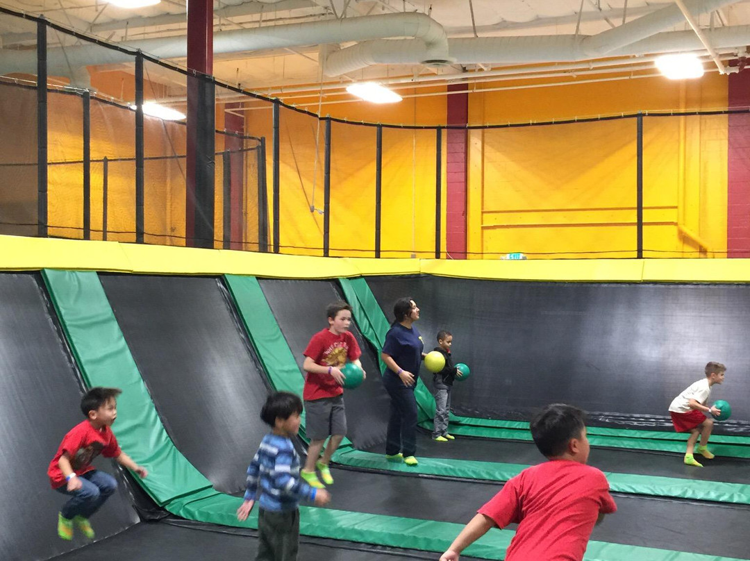 Rockin Jump-圣迪马斯必去景点