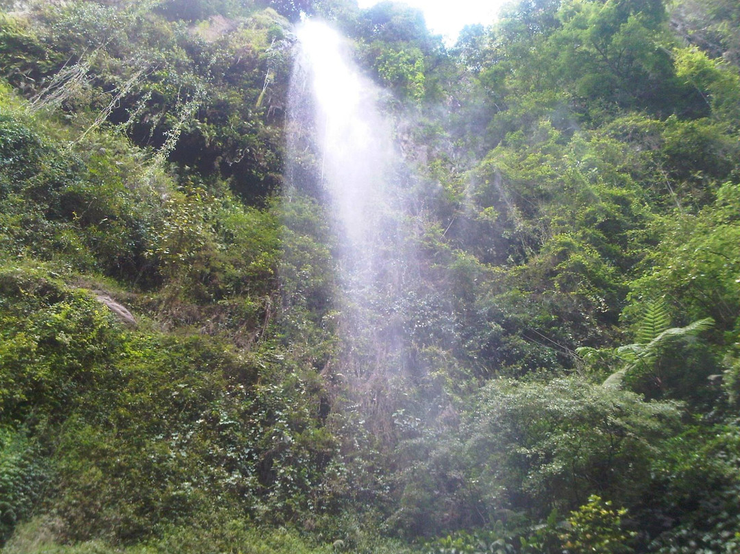 Kali Pancur Waterfall景点图片