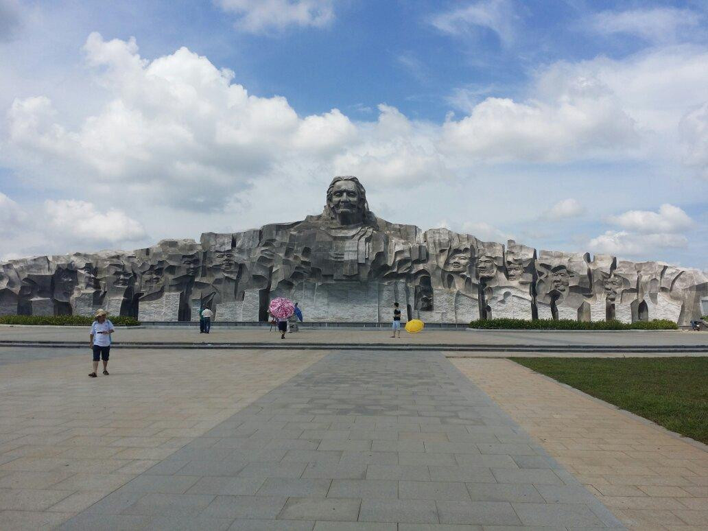 The Vietnam's Heroic Mother Statue景点图片