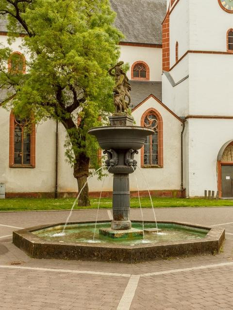 Herkulesbrunnen-特里尔必去景点