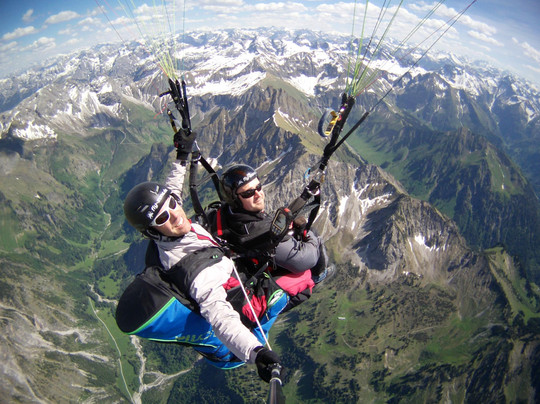 Flyzone Gleitschirm Tandemfliegen mit Profis-奥伯斯多夫必去景点