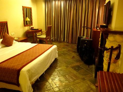 88号鹅岭公园酒店(重庆鹅岭栈桥印制贰厂店)主图