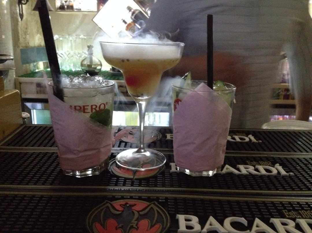 Gin Fizz Cocktailbar-San Vito dei Normanni必去景点