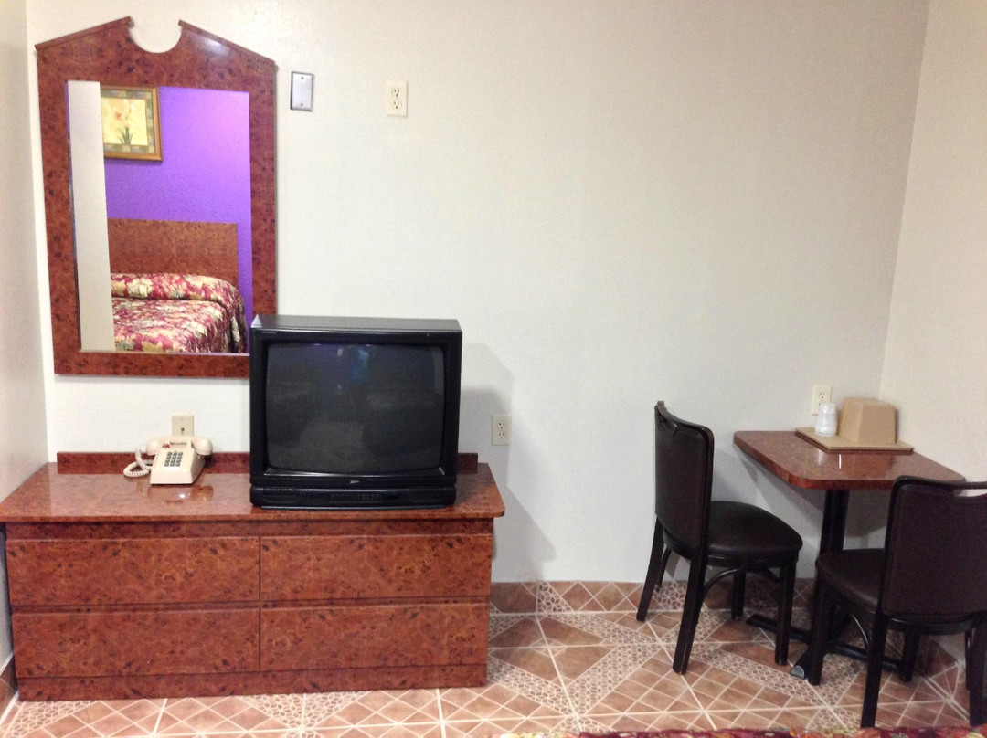 Economy Inn By OYO Lockport near Houma主图