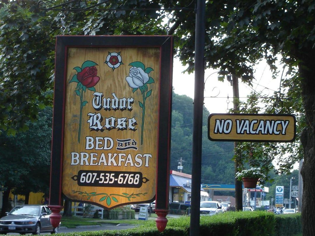 The Tudor Rose Bed & Breakfast主图