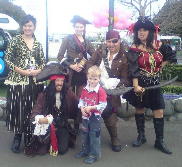 Pirates of the Pacific Dinner Show-芒格努伊山必去景点