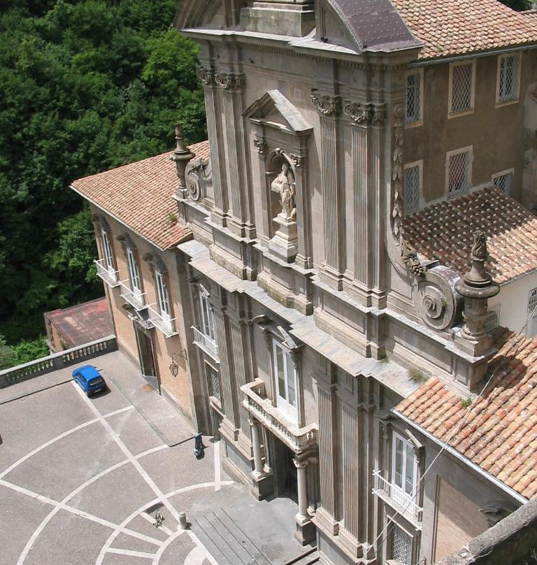 Badia della Santissima Trinita'景点图片