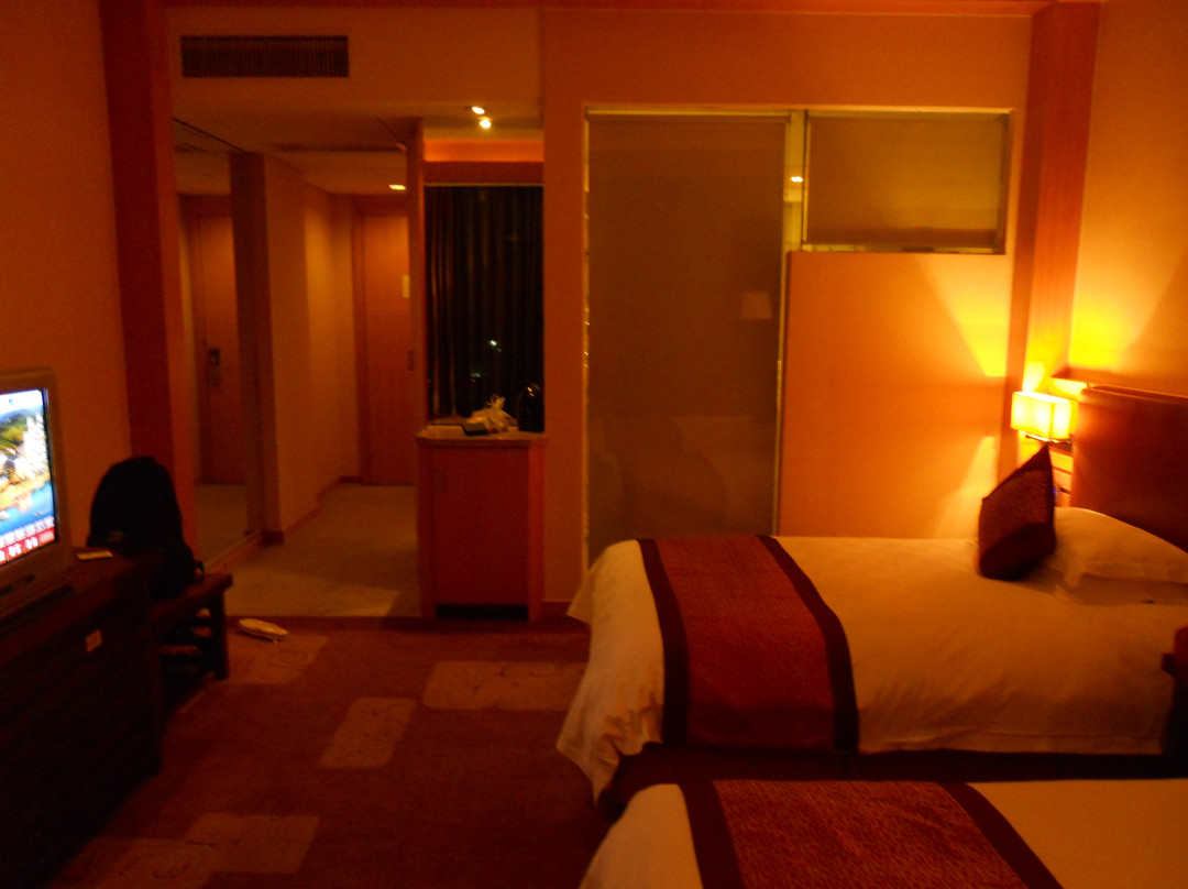 临安中都青山湖畔大酒店主图