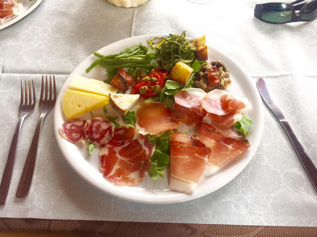 Longi餐馆和美食-La petrusa