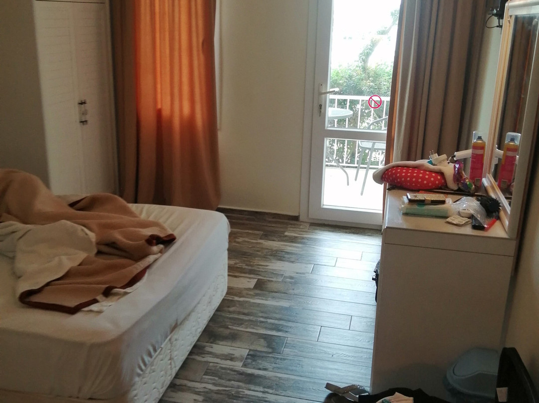 Summer Garden Suites & Beach Hotel主图