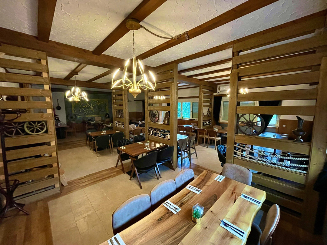 Troja Tropicana Restaurant-Bar & Pizzeria