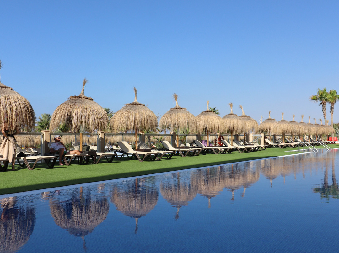 Cabogata Beach Hotel主图