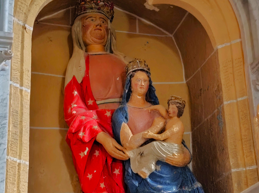 Eglise Sainte-Anne à Sainte-Anne-Saint-Priest景点图片