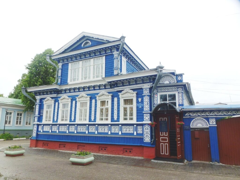 Naberezhnaya Revolyutsii Street景点图片