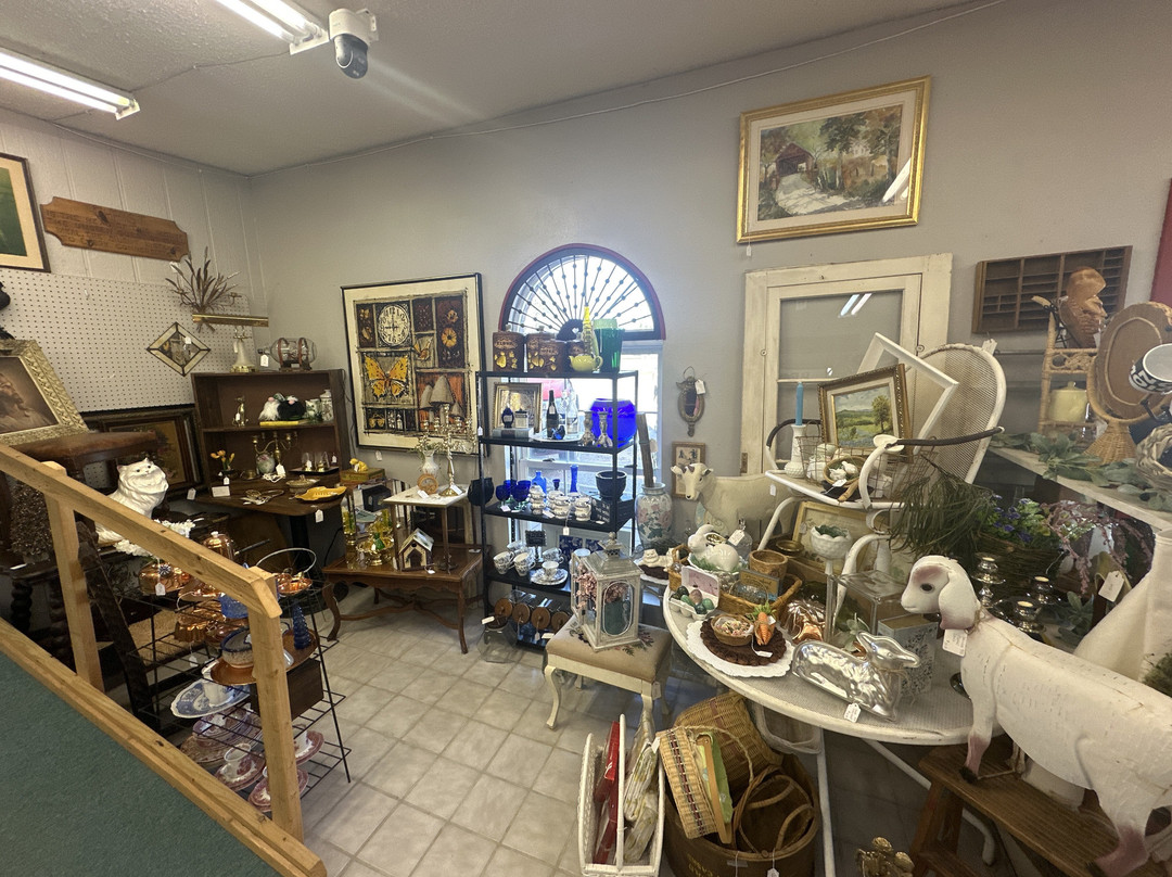 Bates City Emporium & Antiques景点图片