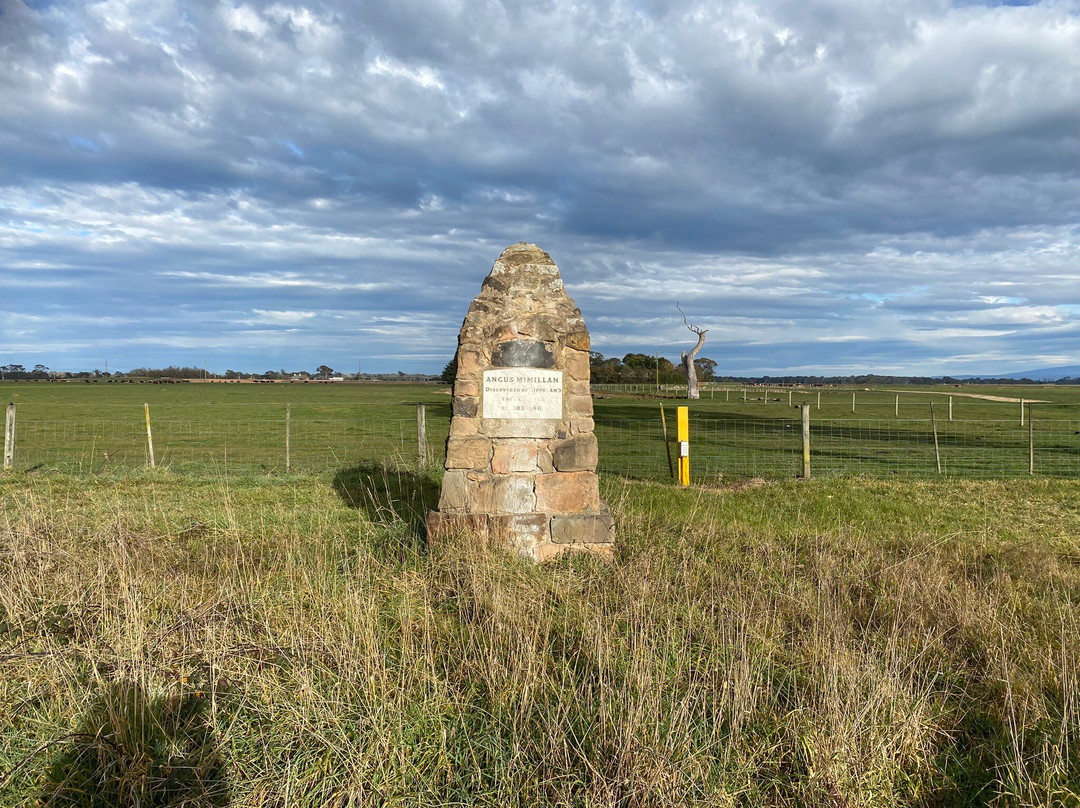 Angus Mc Millan Cairn-Maffra必去景点