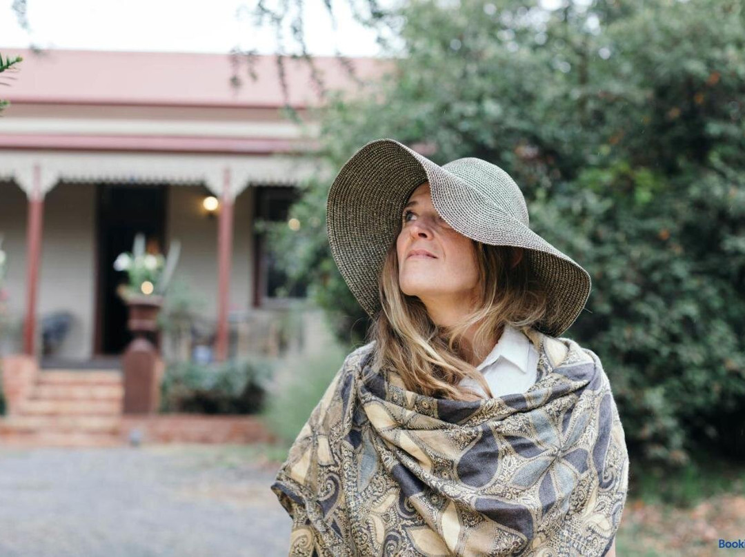 Summerlands - Country Luxe