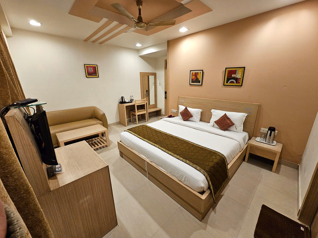 Hotel Crown Palace主图