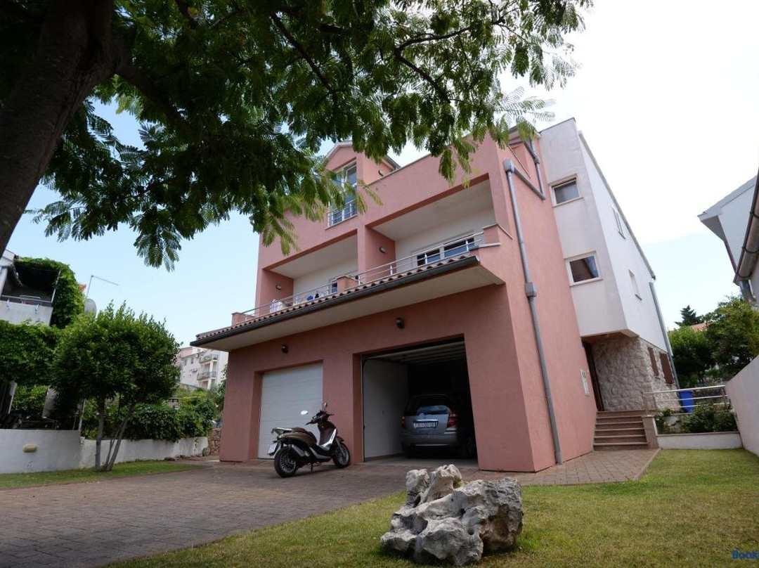 Apartments Leonarda