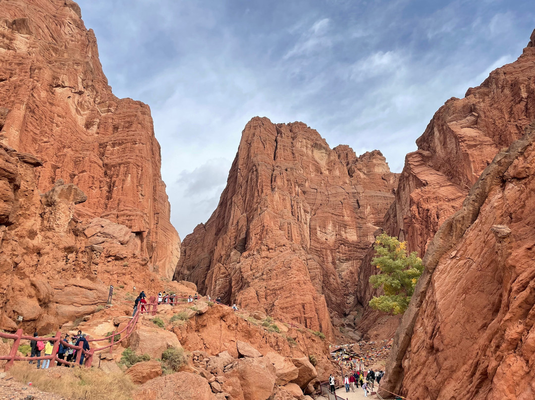 天山神秘大峡谷景点图片