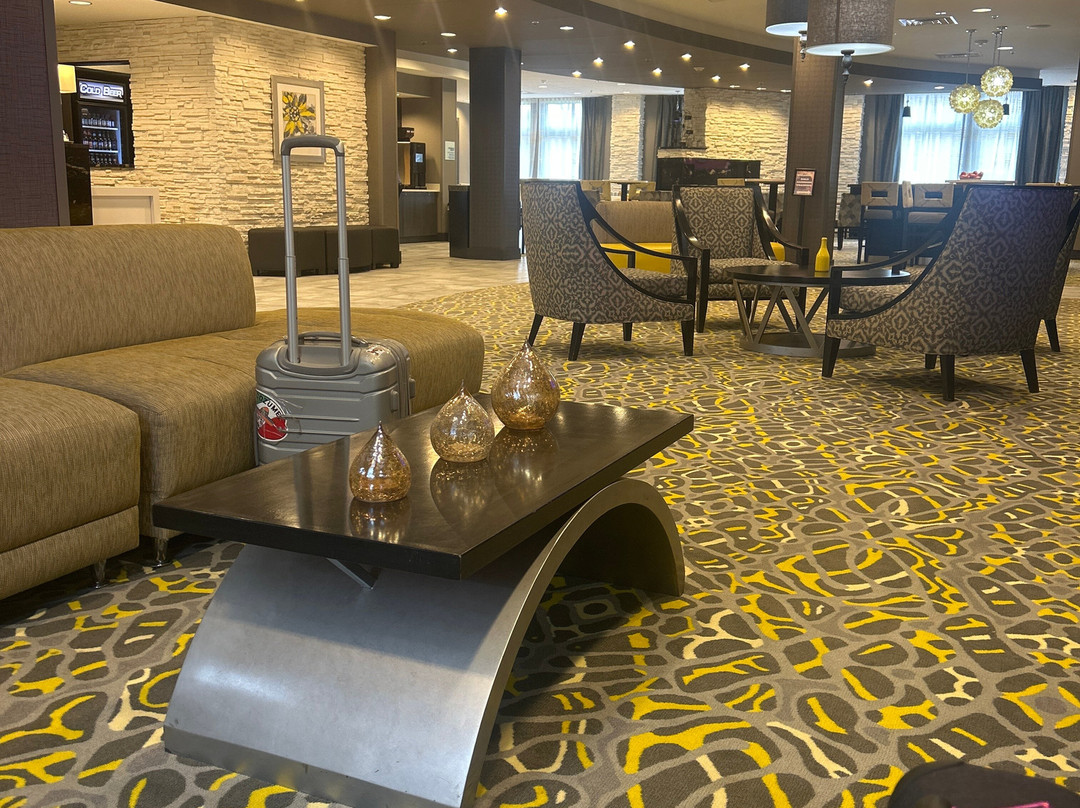 Holiday Inn Express & Suites Madison Central By IHG主图