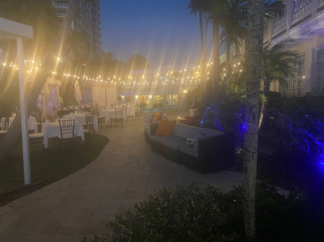 The Pillars Hotel & Club主图