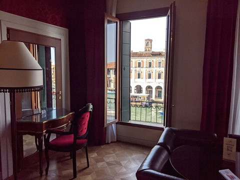 洛坎达莱昂比安科酒店主图