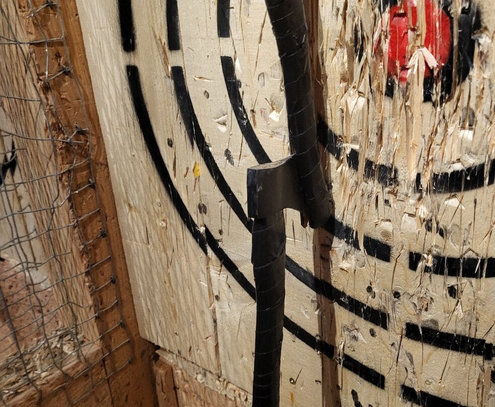 Axe Throwing At Playback-因弗内斯必去景点