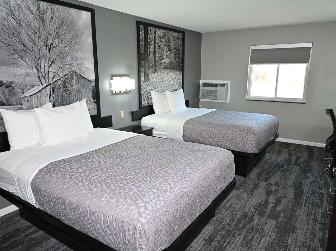 Super 8 by Wyndham Higginsville