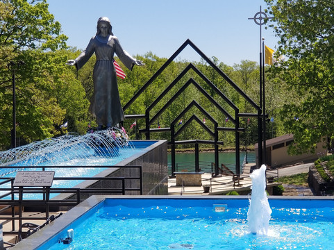 The National Shrine of Mary, Mother of The Church-Laurie必去景点