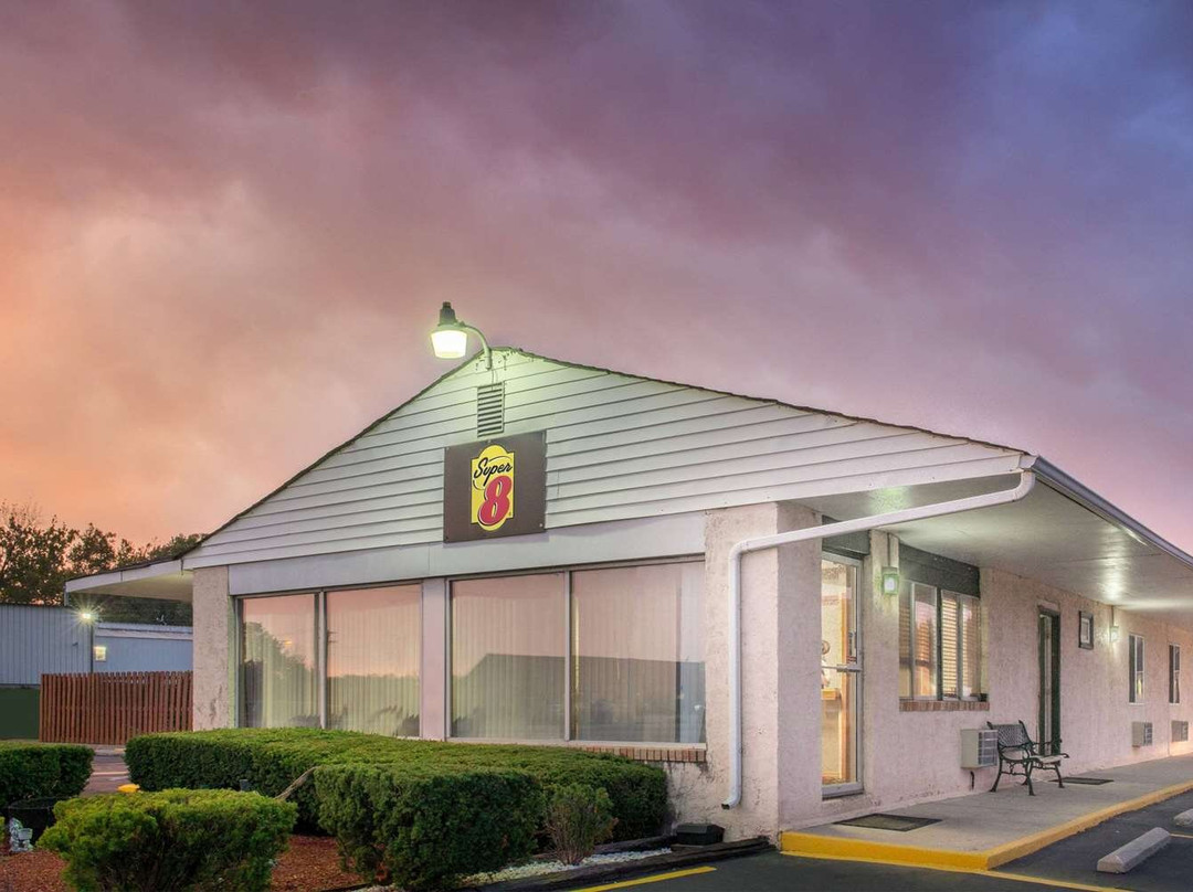 Super 8 by Wyndham Centerville-Richmond