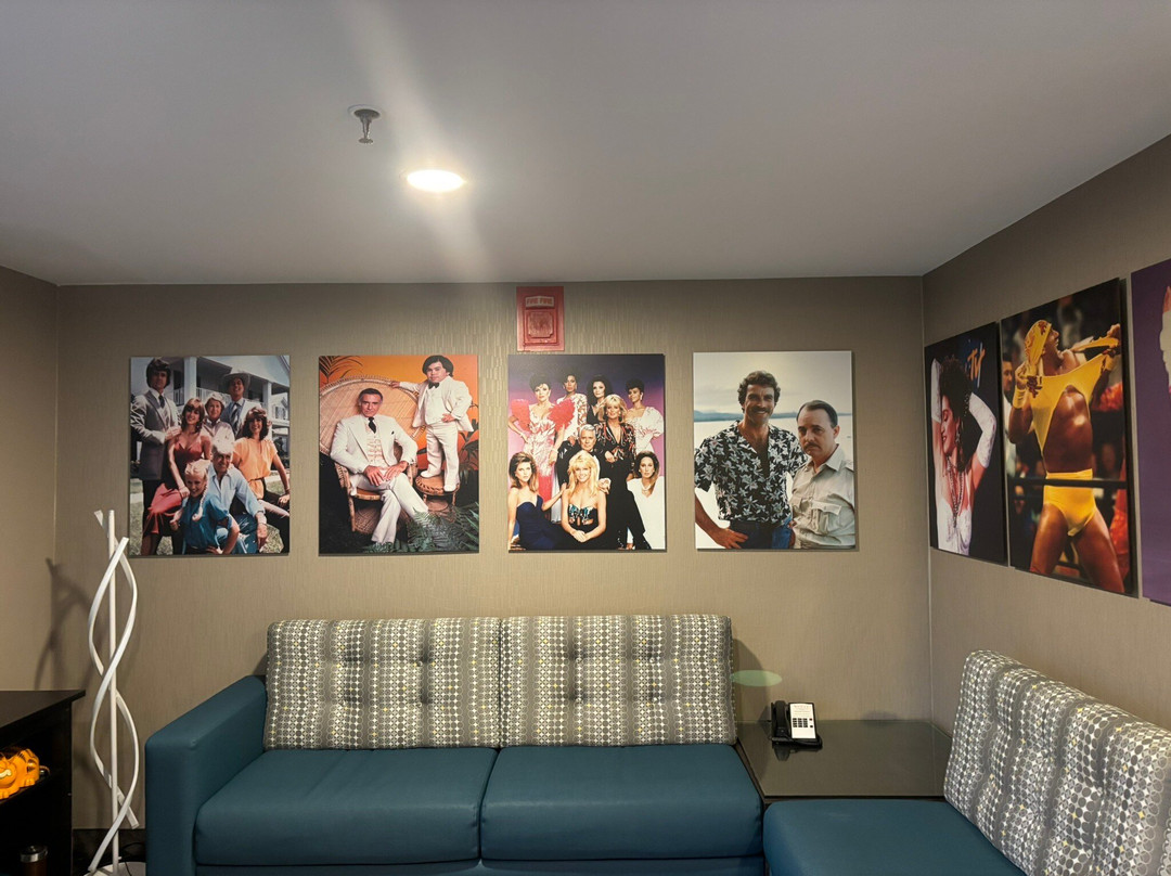 波士顿纳蒂克皇冠假日酒店主图