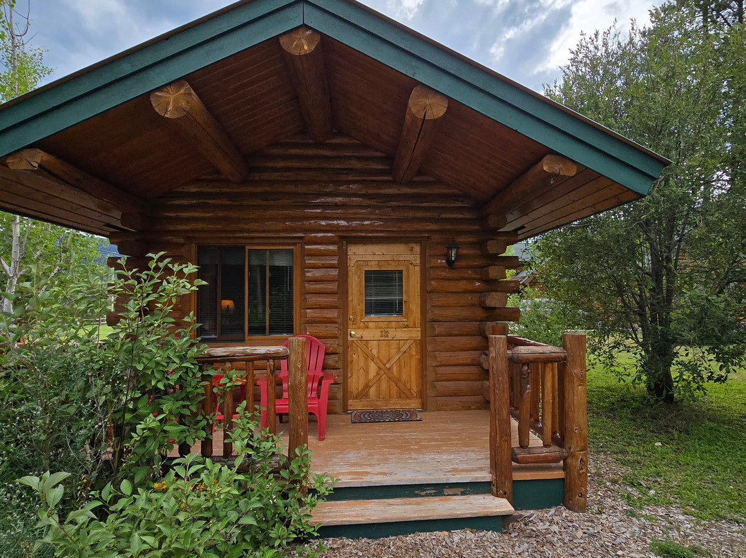 Silverwolf Log Chalet Resort主图