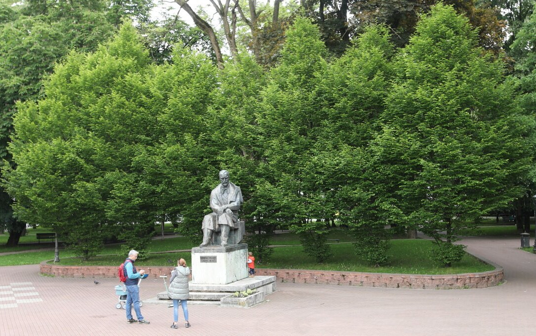 Statue De George Cosbuc-Bistrita Bargaului必去景点