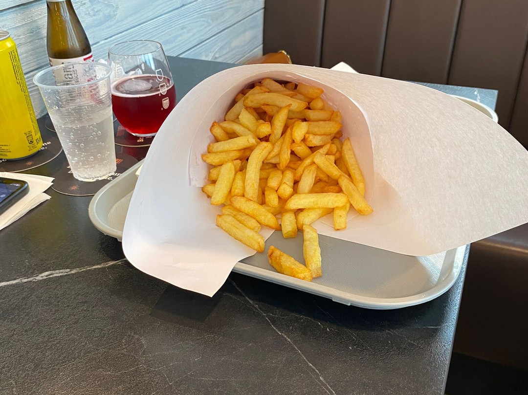 Le Golden Snack De Momignies