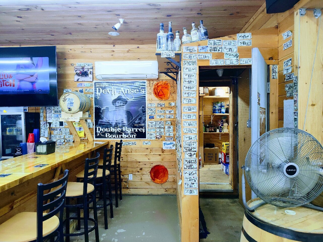 Hatfield & McCoy Moonshine-Gilbert必去景点