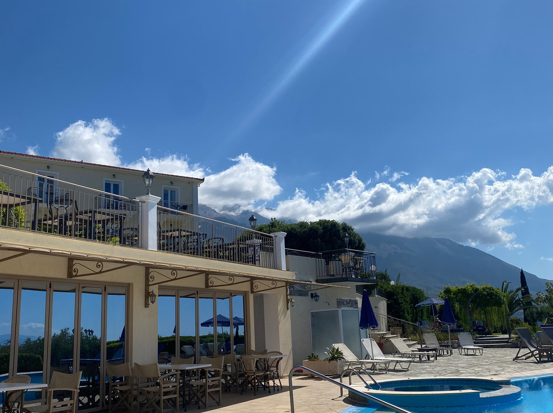 Trapezaki Bay Hotel主图