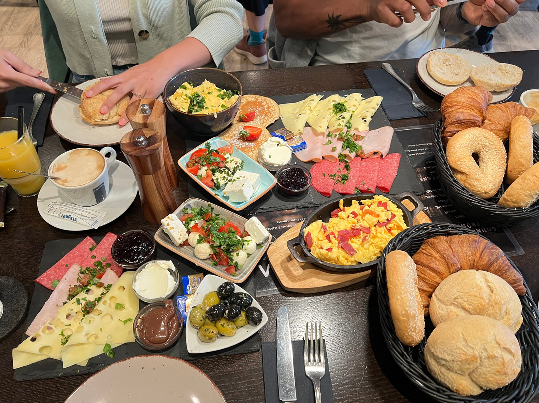 Olivia Breakfast - Resto - Bar