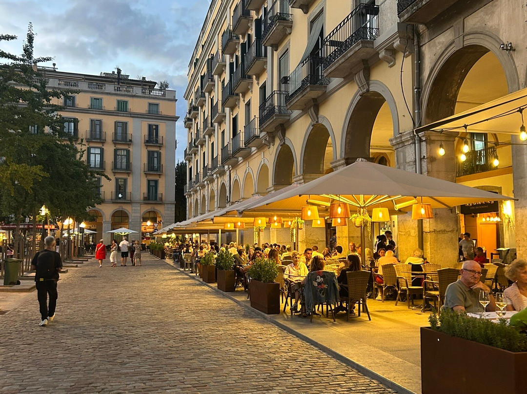 Placa de la Independencia-赫罗那必去景点