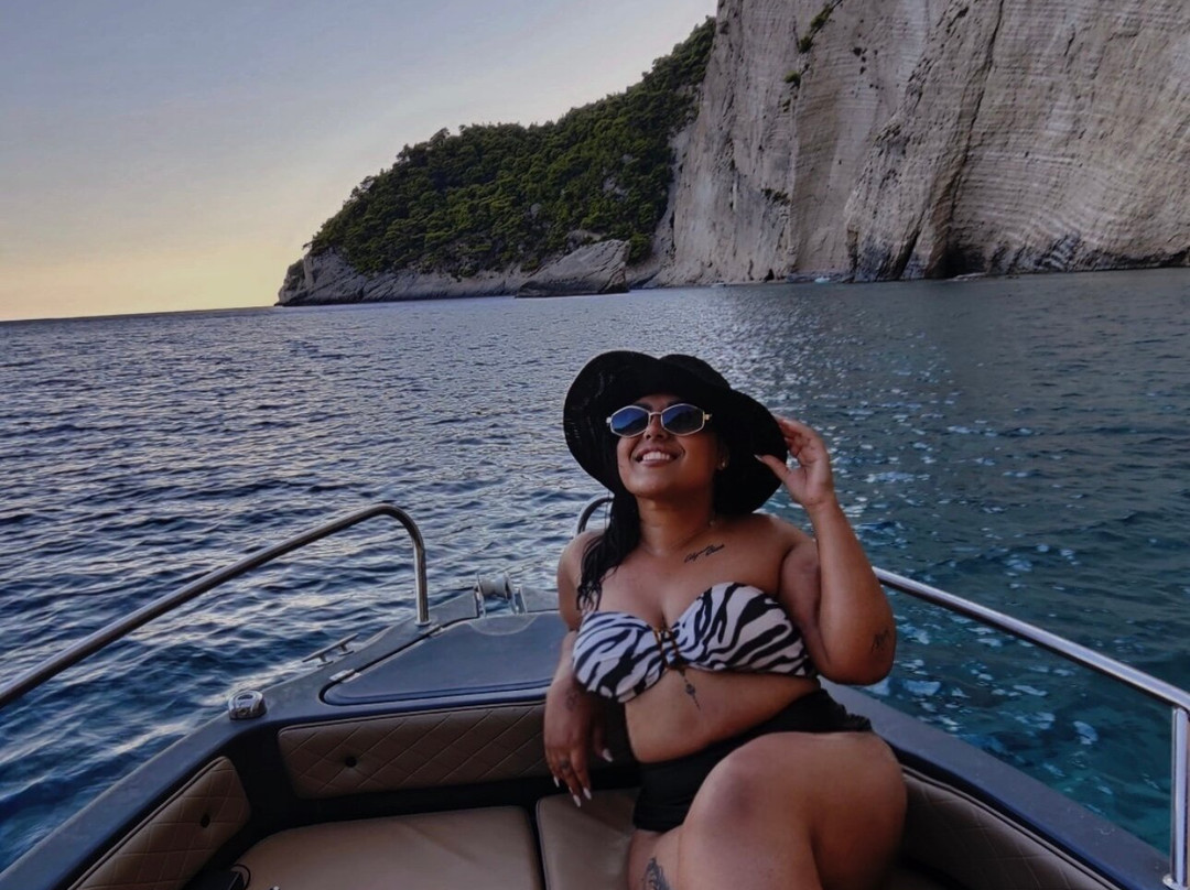 Fioro Boat Rentals-Agios Sostis必去景点