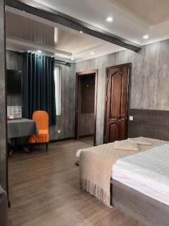 Salut Hotel主图