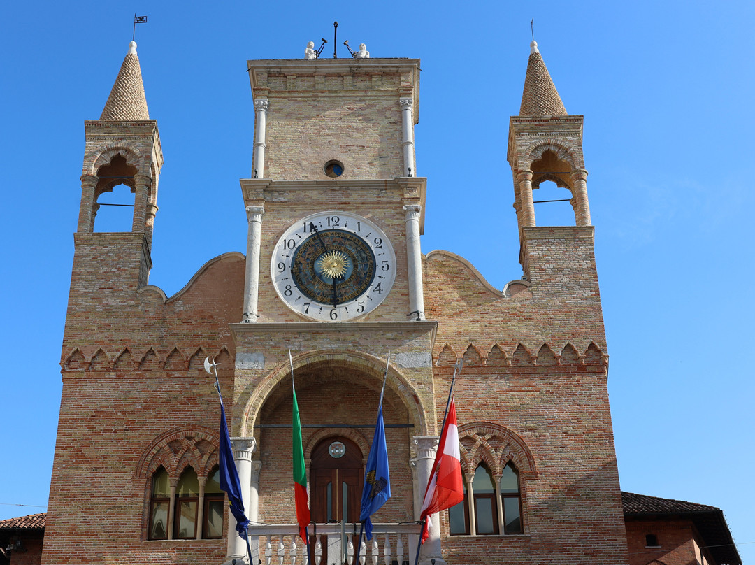 Palazzo del Comune (Municipio)-波代诺内必去景点