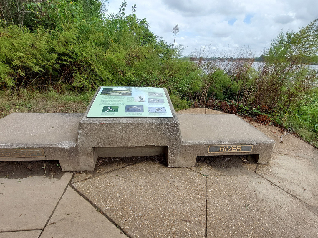 Edward Ted and Pat Jones- Confluence State Park-West Alton必去景点