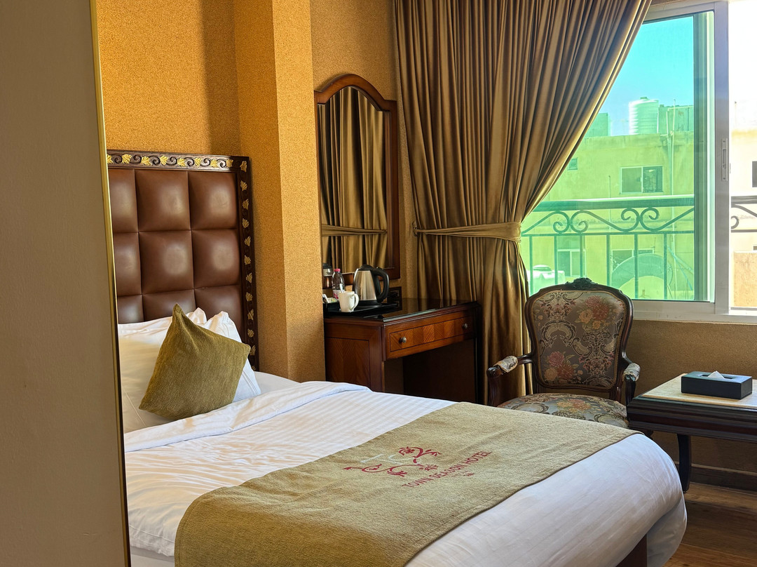 Town Season Hotel主图