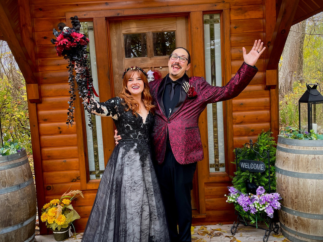 Elope Niagara's Little Log Wedding Chapel-Stevensville必去景点