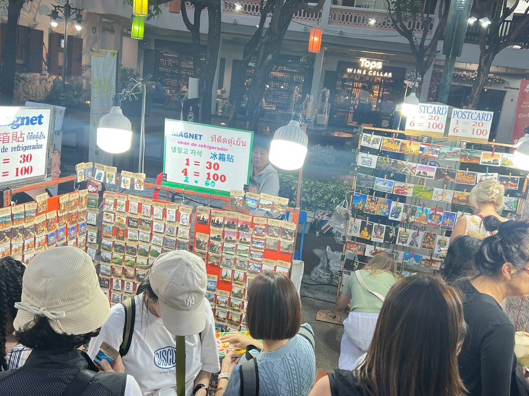 Sunday Night Market-Si Phum必去景点