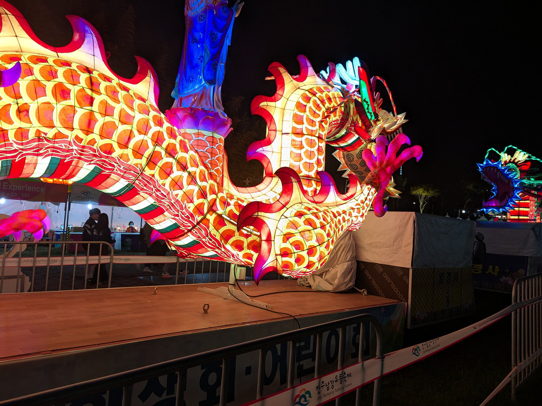 Jinju Namgang Yudeung Festival-晋州市必去景点